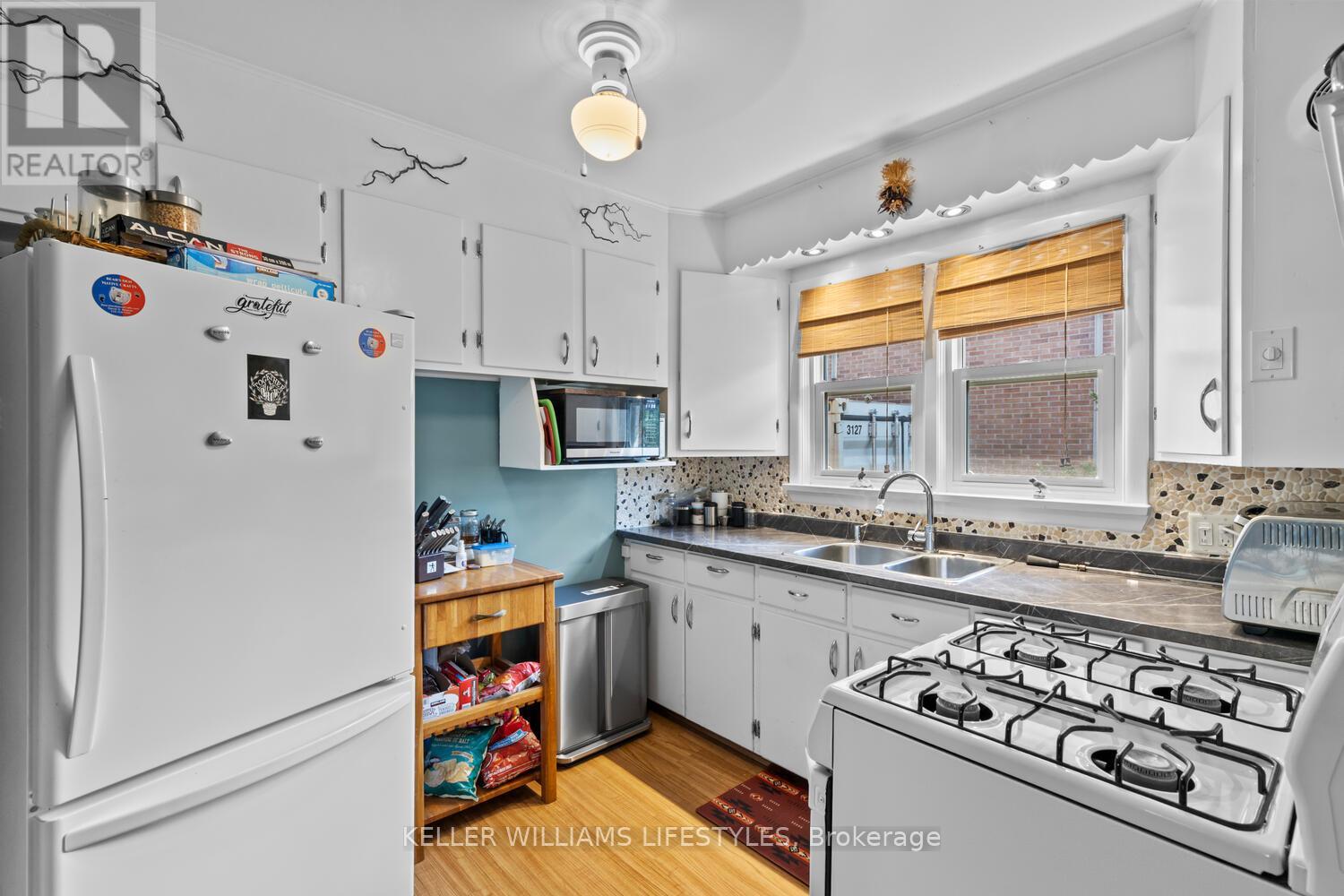 1528 Mclarenwood Terrace, London East, Ontario  N5W 1Y1 - Photo 16 - X12411371