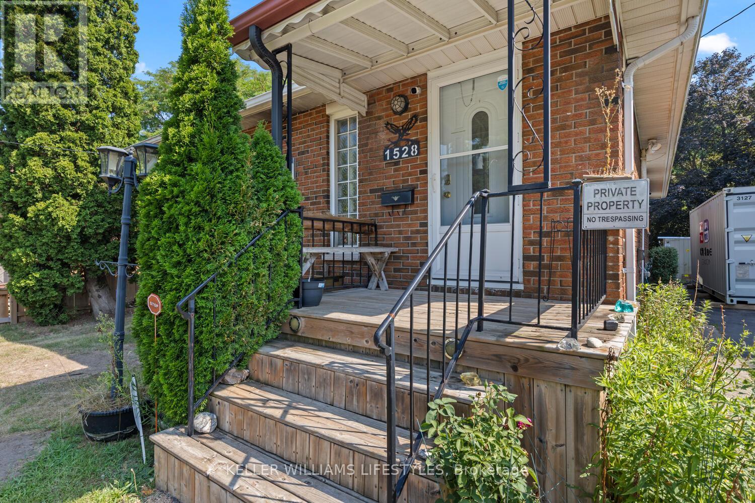 1528 Mclarenwood Terrace, London East, Ontario  N5W 1Y1 - Photo 2 - X12411371