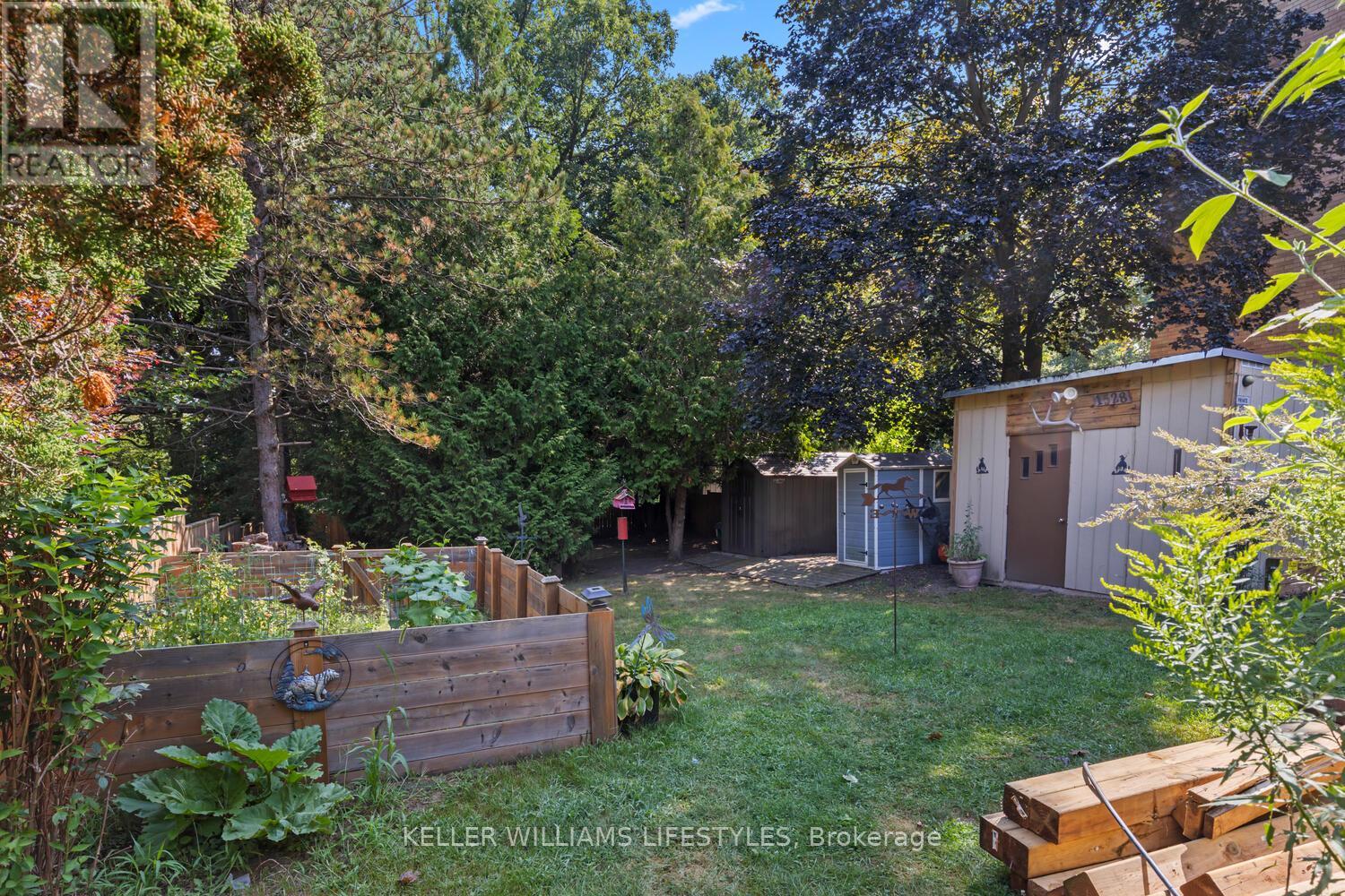 1528 Mclarenwood Terrace, London East, Ontario  N5W 1Y1 - Photo 4 - X12411371