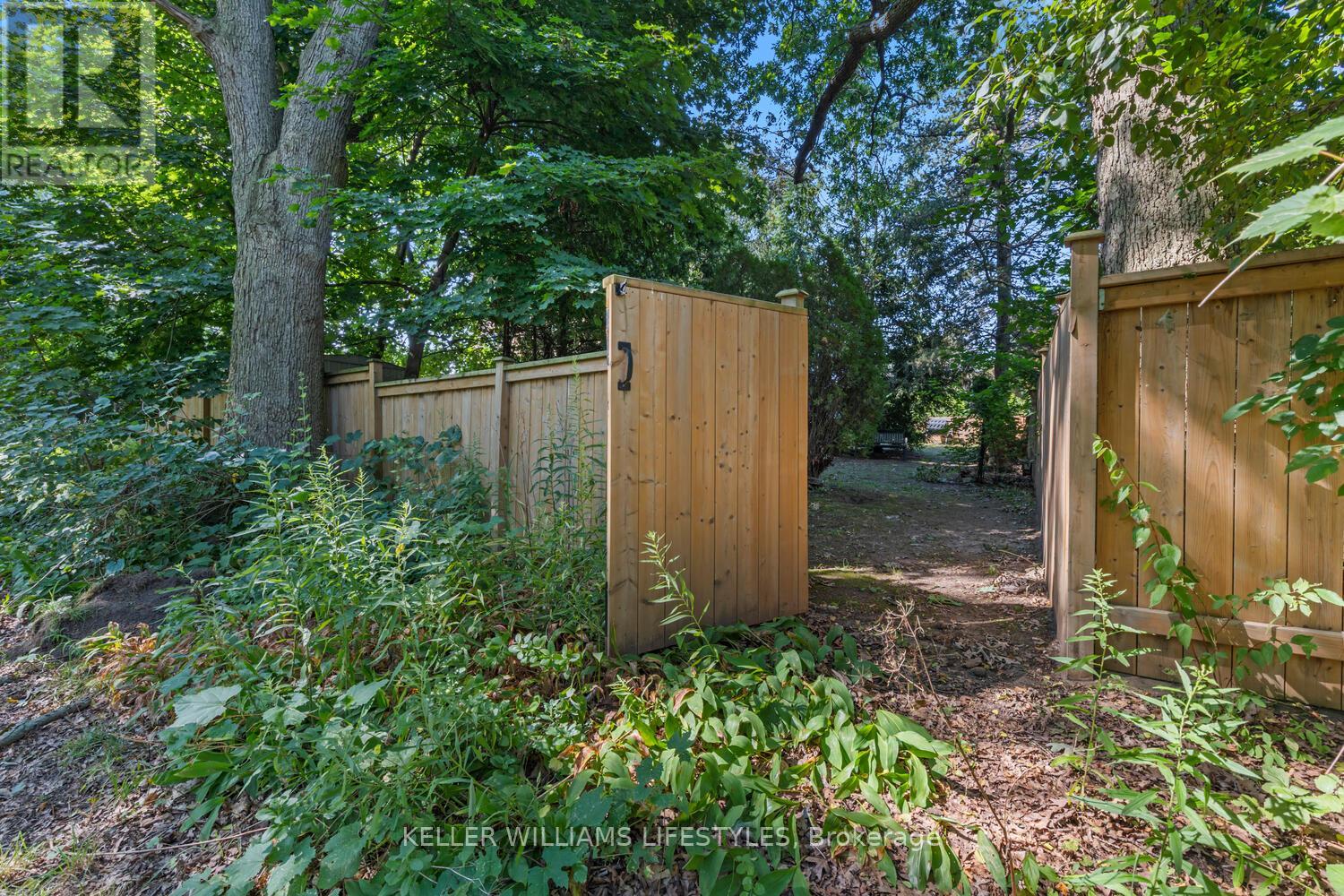 1528 Mclarenwood Terrace, London East, Ontario  N5W 1Y1 - Photo 5 - X12411371