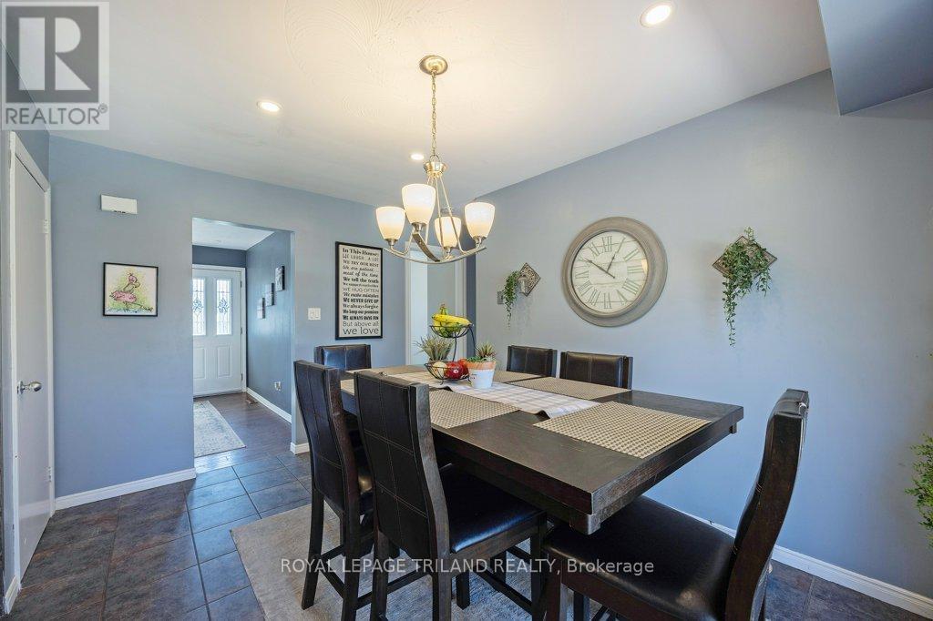 17 Vanbuskirk Drive, St. Thomas, Ontario  N5R 4Z1 - Photo 11 - X12411458