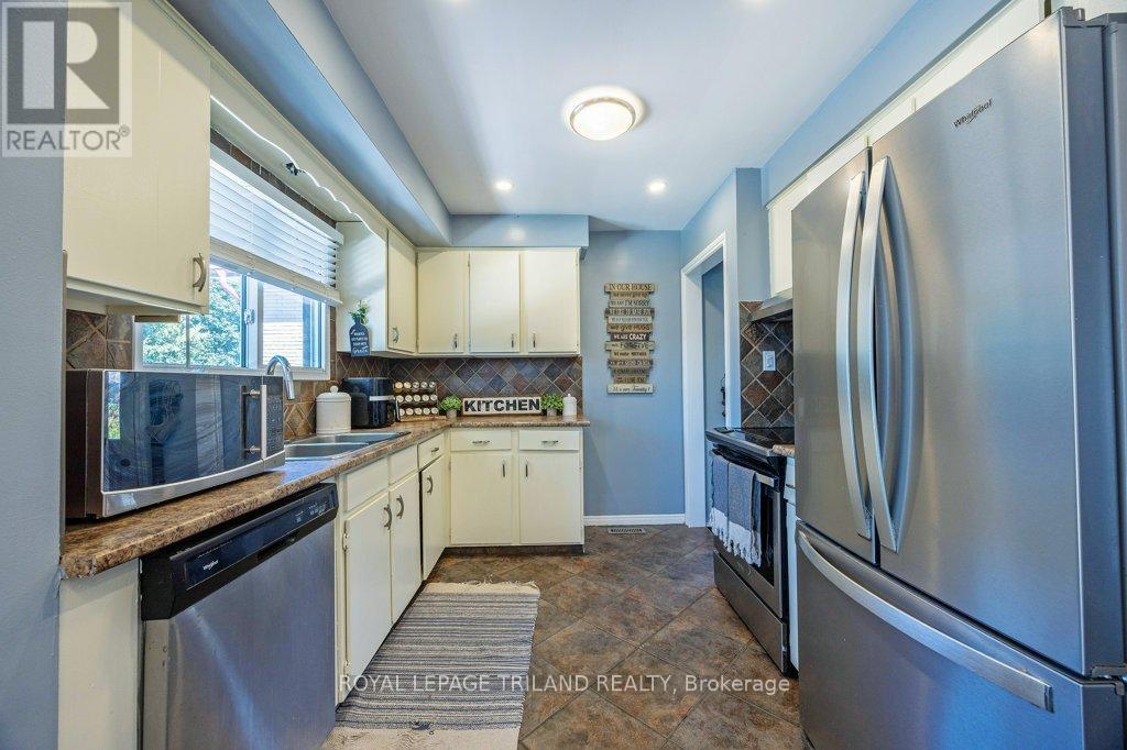 17 Vanbuskirk Drive, St. Thomas, Ontario  N5R 4Z1 - Photo 12 - X12411458