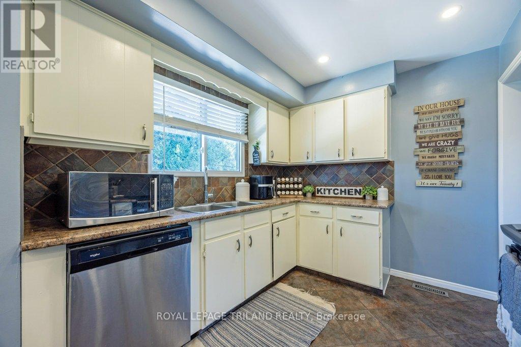17 Vanbuskirk Drive, St. Thomas, Ontario  N5R 4Z1 - Photo 13 - X12411458