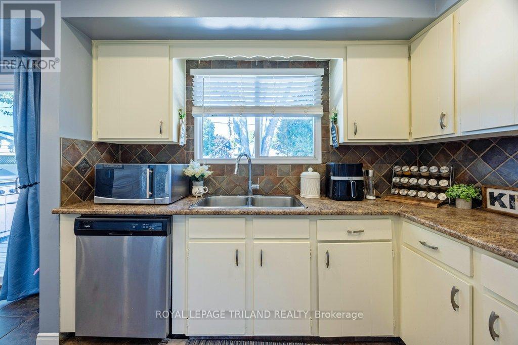 17 Vanbuskirk Drive, St. Thomas, Ontario  N5R 4Z1 - Photo 14 - X12411458