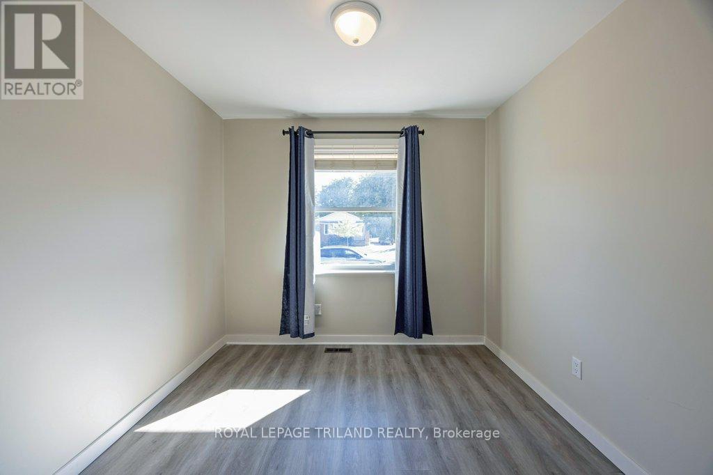 17 Vanbuskirk Drive, St. Thomas, Ontario  N5R 4Z1 - Photo 18 - X12411458