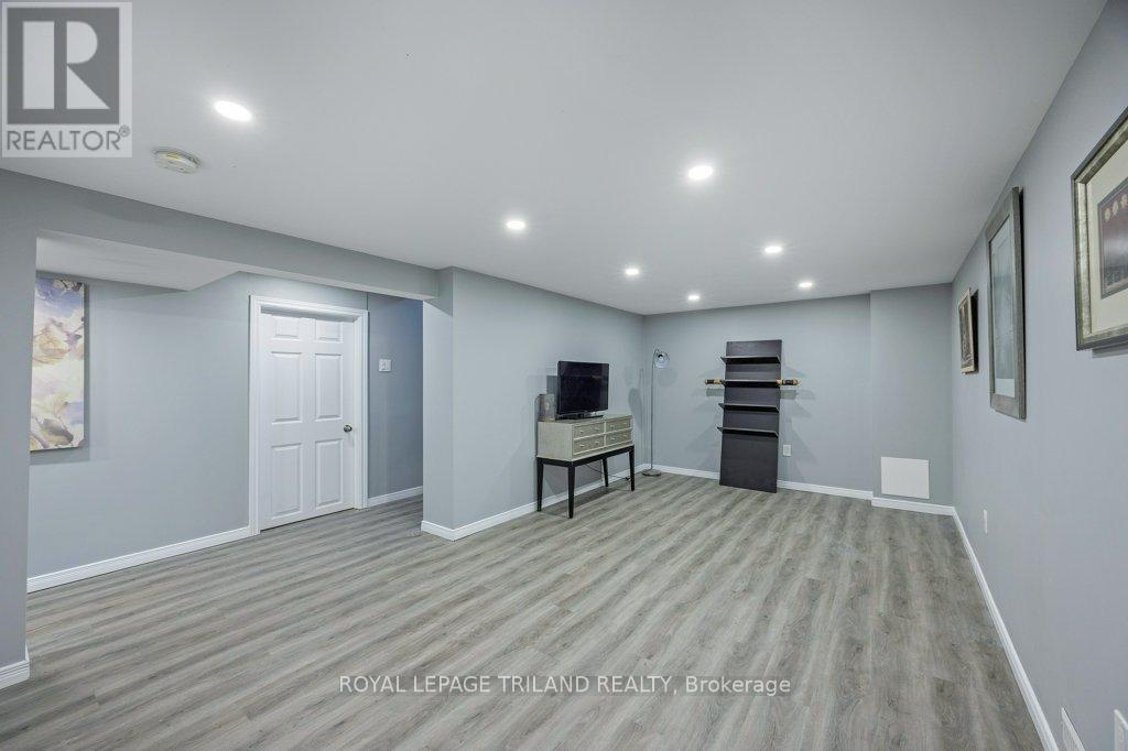 17 Vanbuskirk Drive, St. Thomas, Ontario  N5R 4Z1 - Photo 23 - X12411458