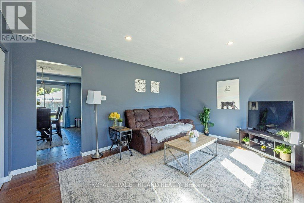 17 Vanbuskirk Drive, St. Thomas, Ontario  N5R 4Z1 - Photo 7 - X12411458