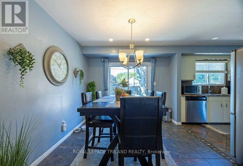 17 Vanbuskirk Drive, St. Thomas, Ontario  N5R 4Z1 - Photo 9 - X12411458