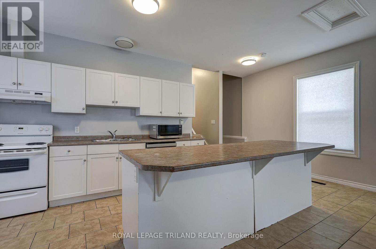 137 Ann Street, London East, Ontario  N6A 1R2 - Photo 15 - X12411468