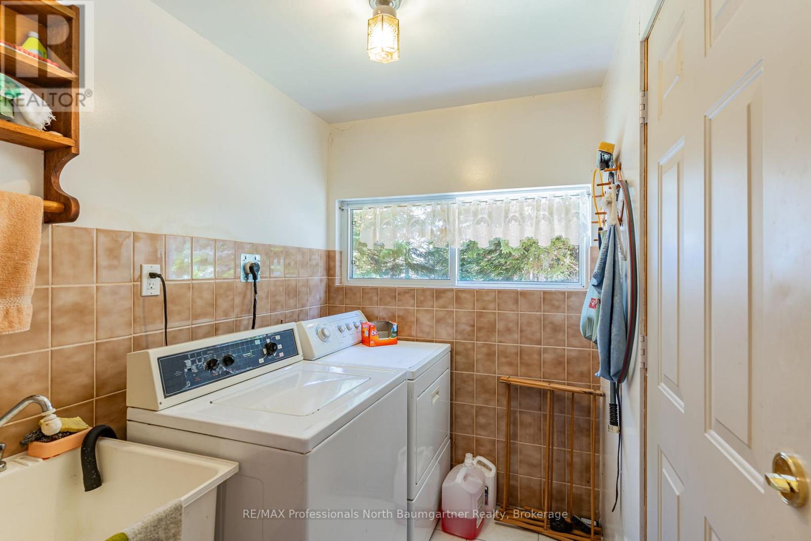 1566 West Settlement Road, Dysart Et Al, Ontario  K0M 1S0 - Photo 7 - X12411405