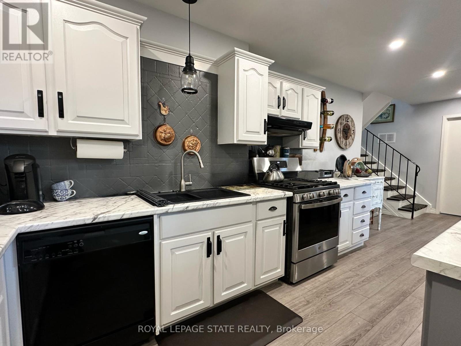 102 Jarrett Place, Haldimand, Ontario  N1A 3E5 - Photo 20 - X12411363