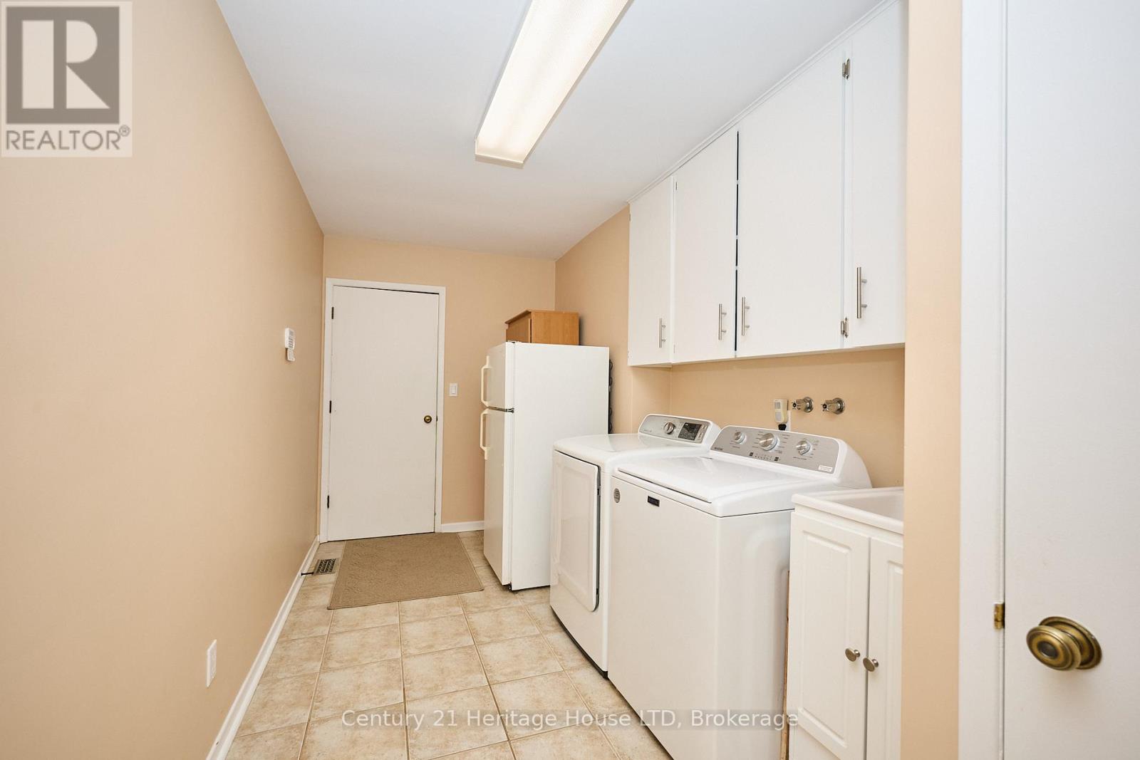 38 Melrose Drive, Niagara-On-The-Lake, Ontario  L0S 1J0 - Photo 11 - X12411451