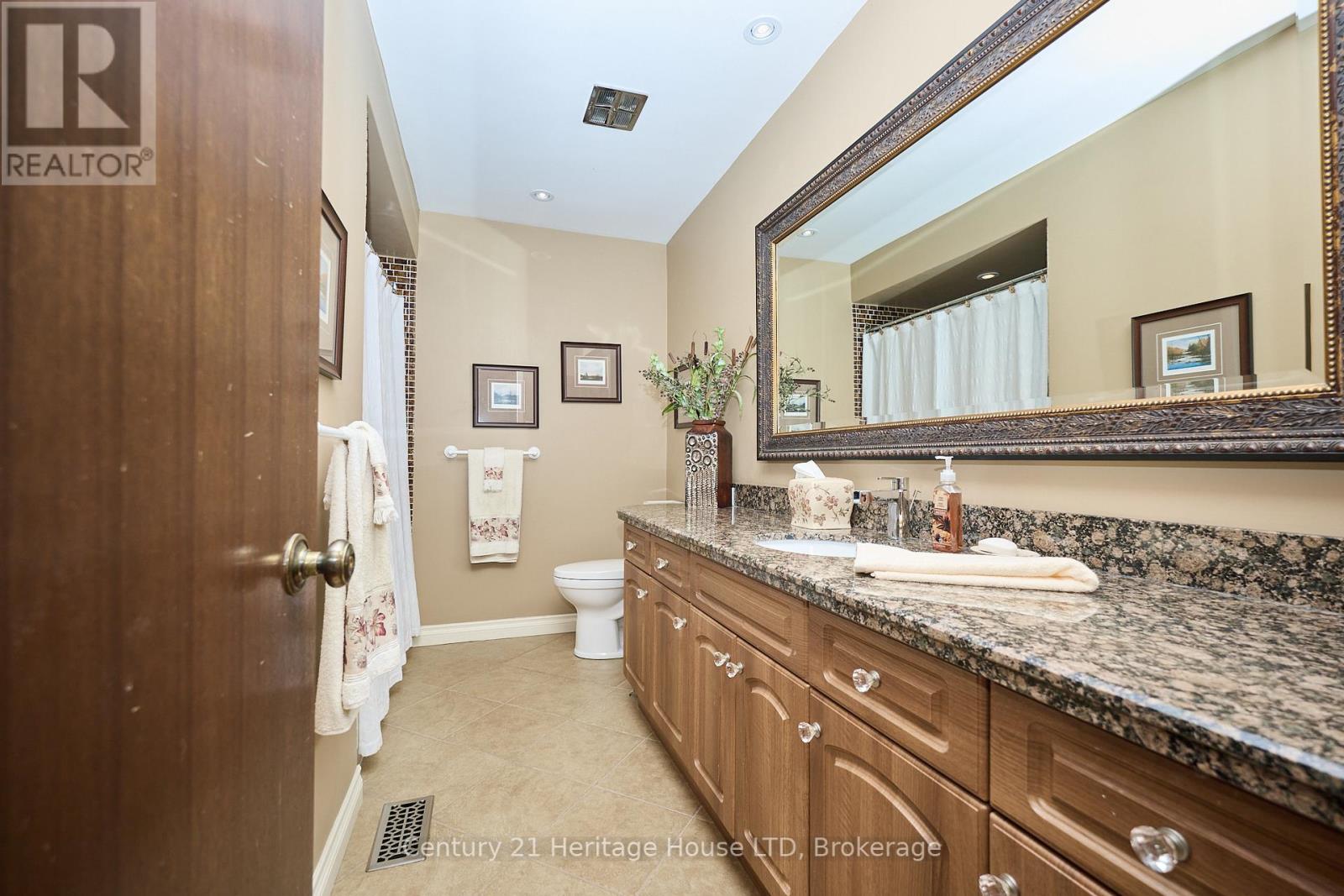 38 Melrose Drive, Niagara-On-The-Lake, Ontario  L0S 1J0 - Photo 13 - X12411451