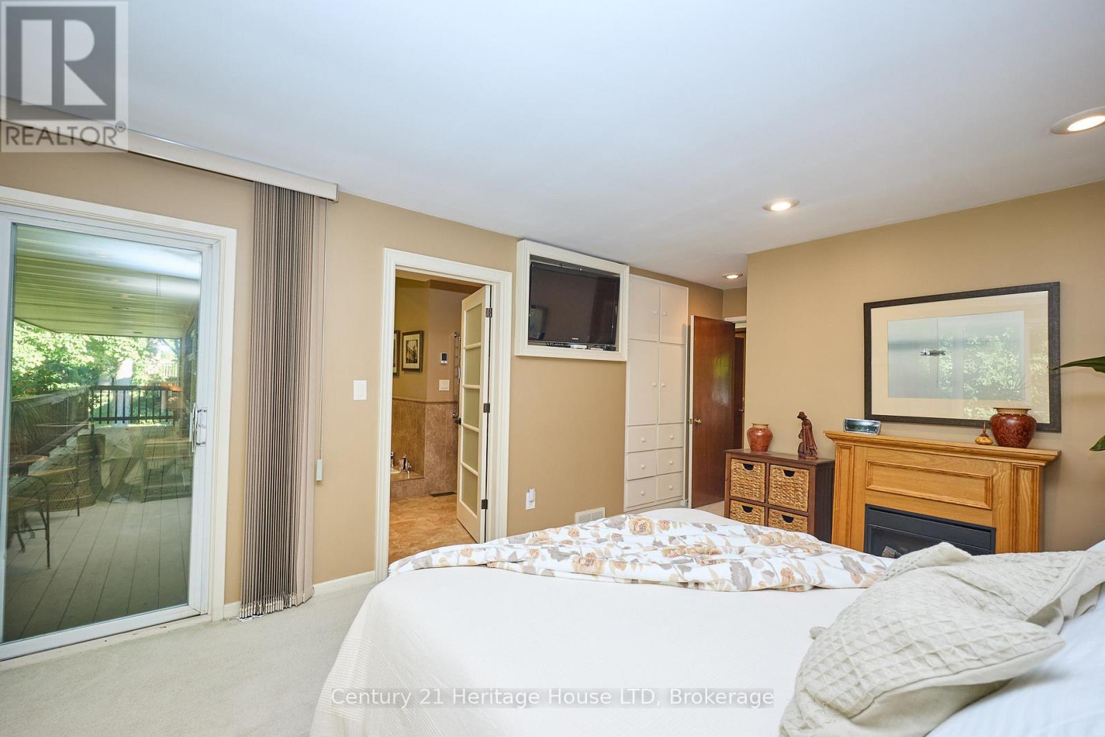 38 Melrose Drive, Niagara-On-The-Lake, Ontario  L0S 1J0 - Photo 16 - X12411451