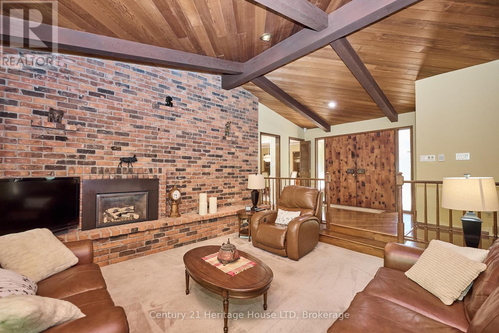 38 Melrose Drive, Niagara-On-The-Lake, Ontario  L0S 1J0 - Photo 6 - X12411451