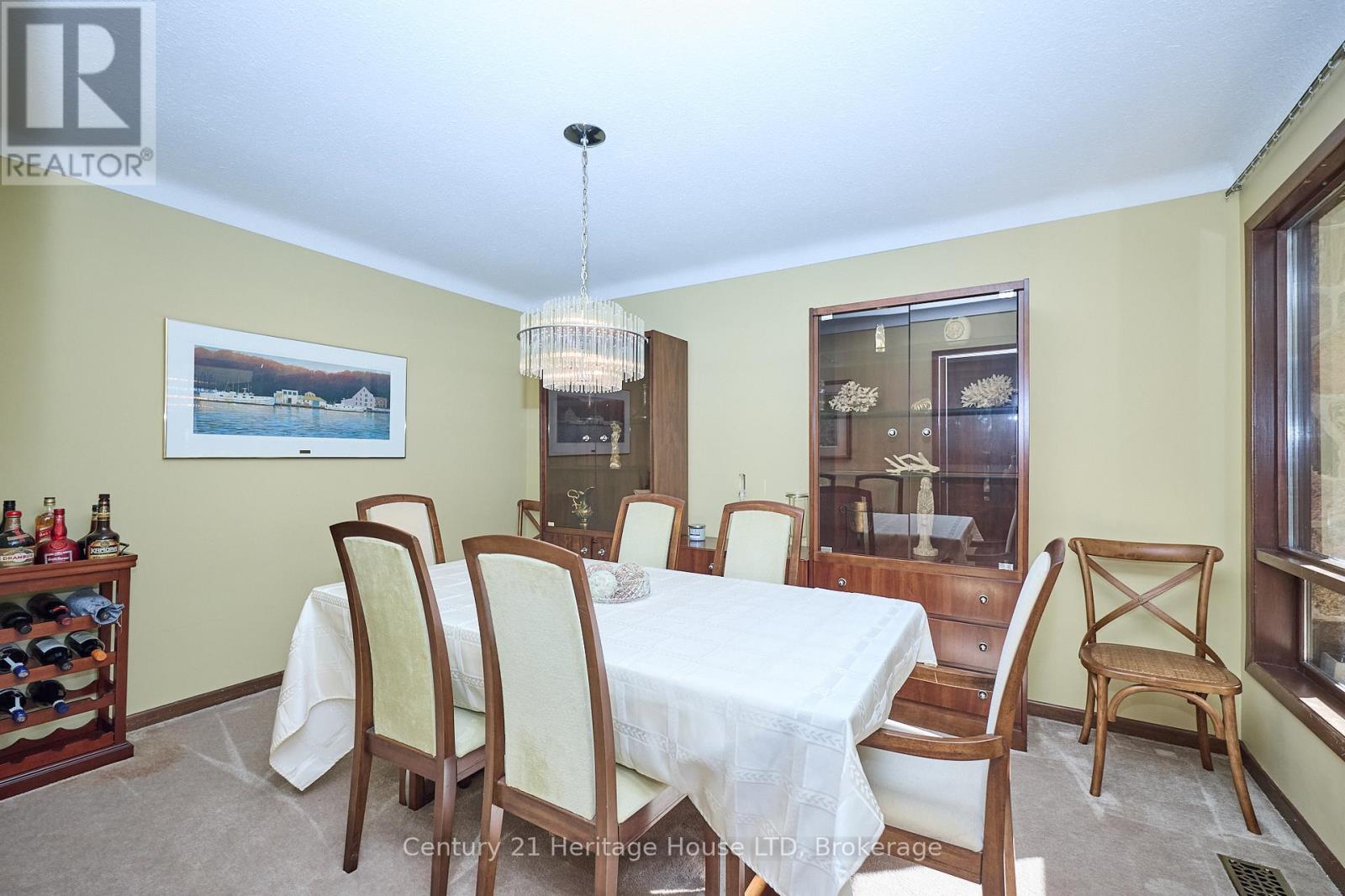 38 Melrose Drive, Niagara-On-The-Lake, Ontario  L0S 1J0 - Photo 7 - X12411451