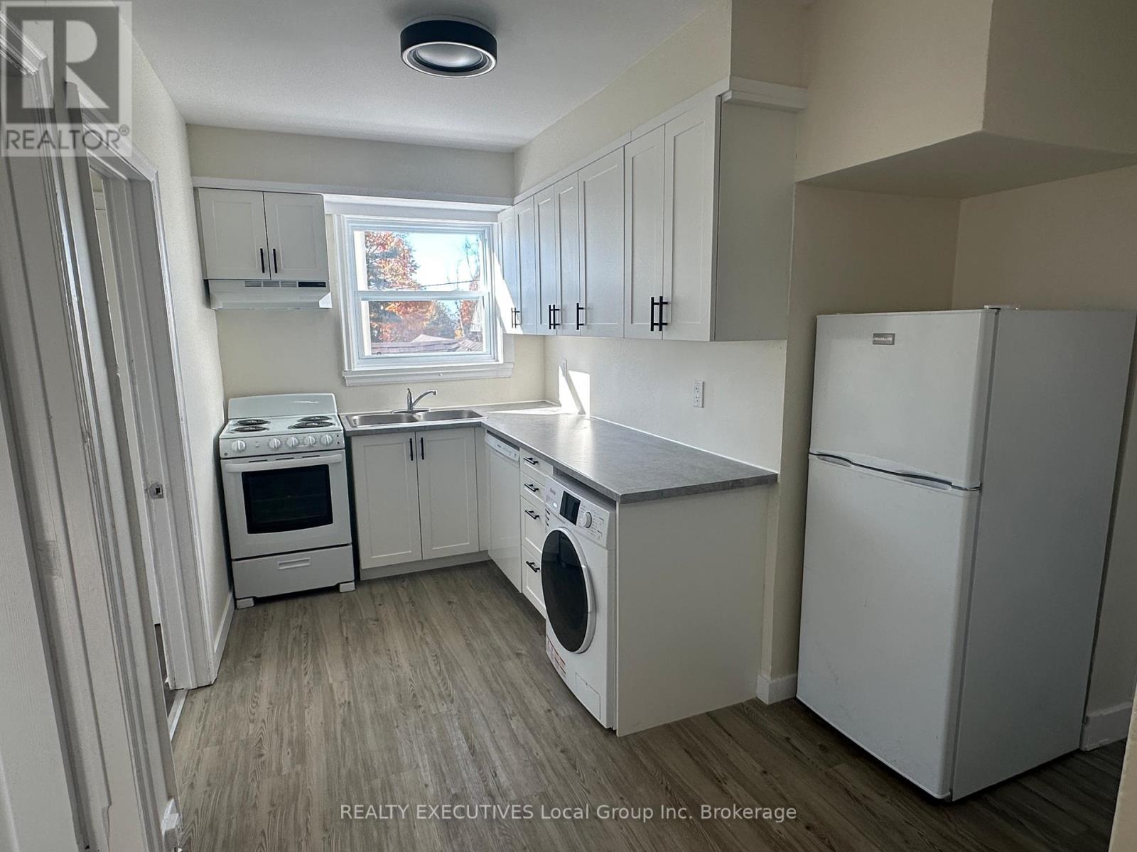 245 Mattawa Street, North Bay, Ontario  P1B 4M2 - Photo 3 - X12411450