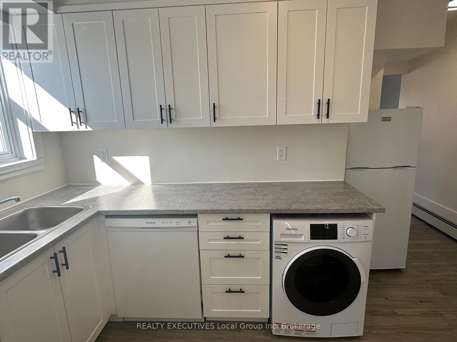 245 Mattawa Street, North Bay, Ontario  P1B 4M2 - Photo 4 - X12411450