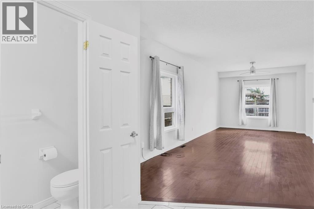 11 Meadow Wood Crescent Unit# Upper, Hamilton, Ontario  L8J 3Z7 - Photo 7 - 40771071