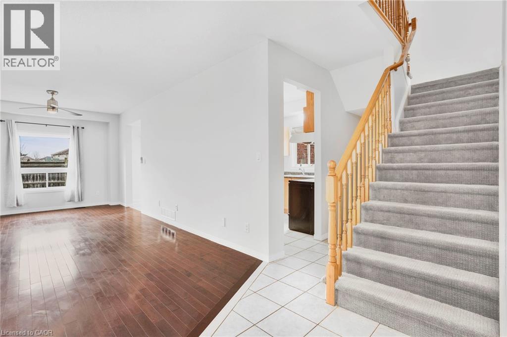 11 Meadow Wood Crescent Unit# Upper, Hamilton, Ontario  L8J 3Z7 - Photo 4 - 40771071