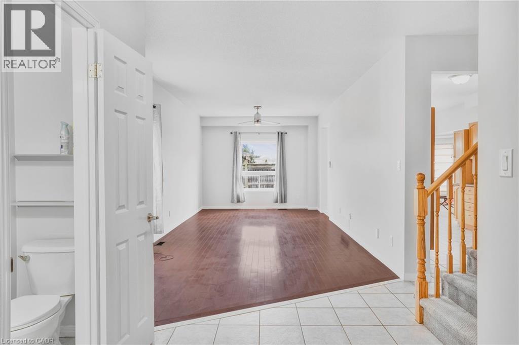 11 Meadow Wood Crescent Unit# Upper, Hamilton, Ontario  L8J 3Z7 - Photo 3 - 40771071