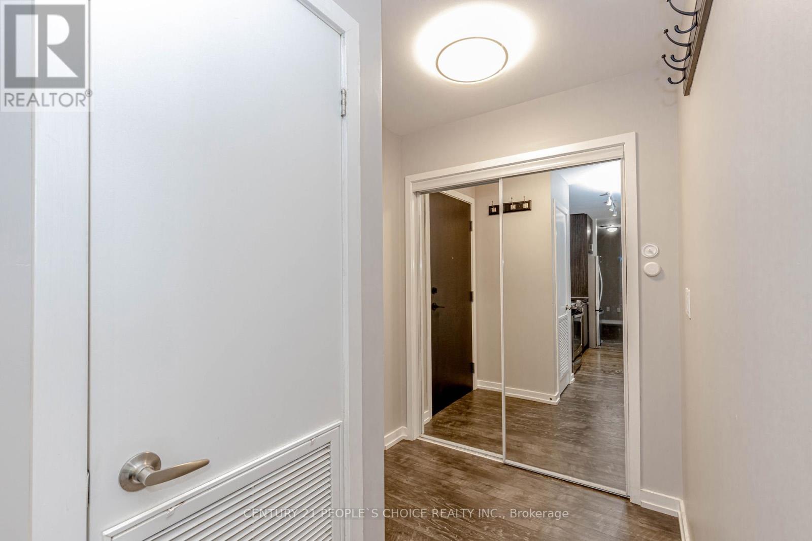 217 - 210 Sabina Drive, Oakville, Ontario  L6H 0W6 - Photo 10 - W12407989