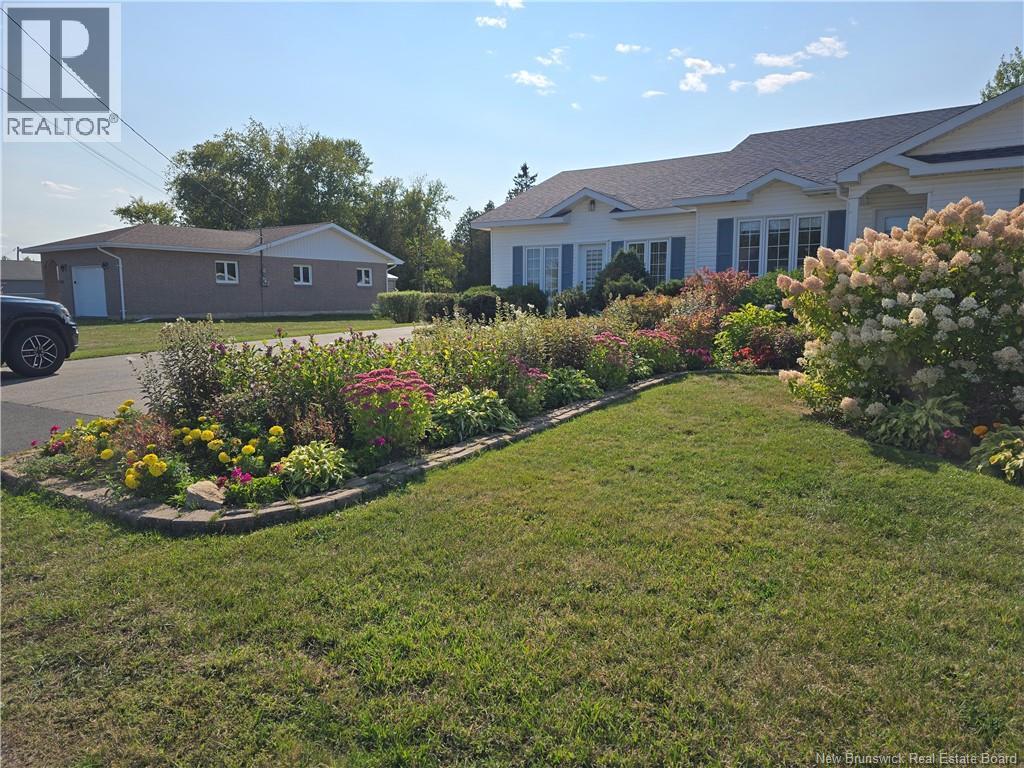 644 Principale, Beresford, New Brunswick  E8K 2B5 - Photo 2 - NB126819