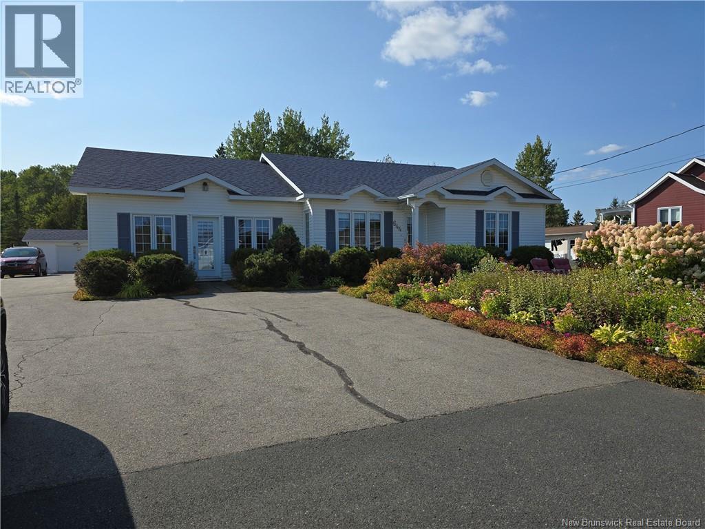 644 Principale, Beresford, New Brunswick  E8K 2B5 - Photo 3 - NB126819
