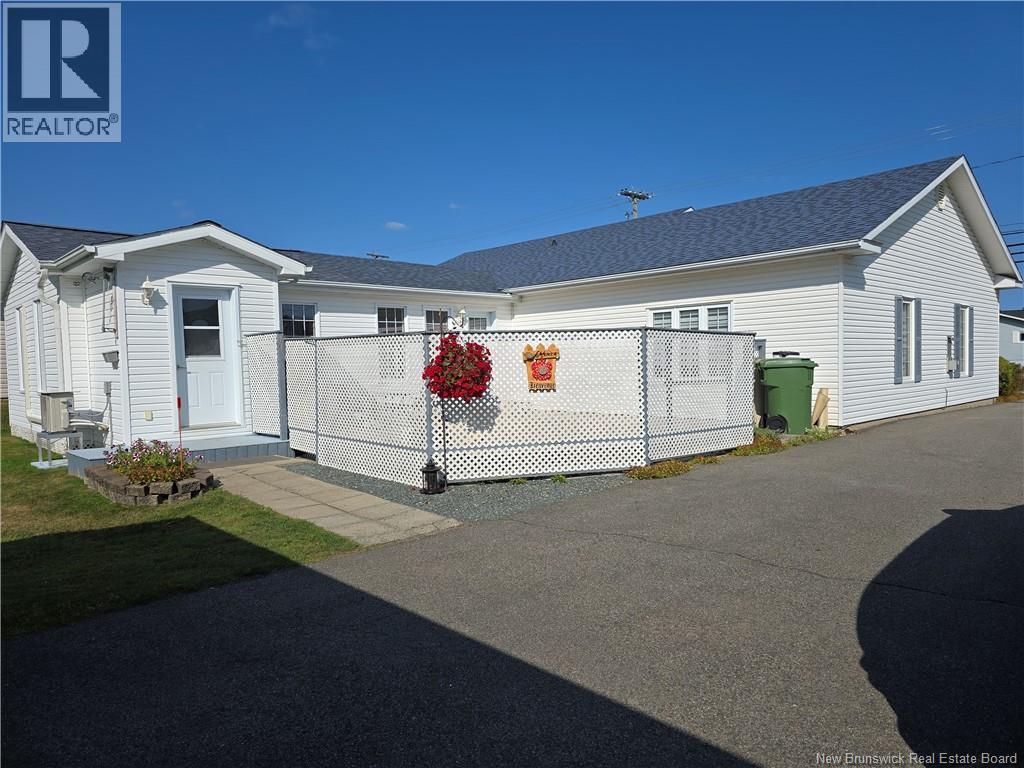 644 Principale, Beresford, New Brunswick  E8K 2B5 - Photo 4 - NB126819