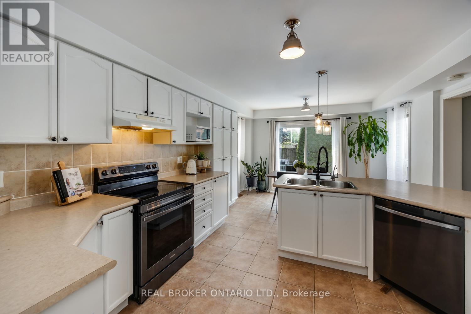 36 West Side Drive, Clarington, Ontario  L1C 4Y8 - Photo 13 - E12411542