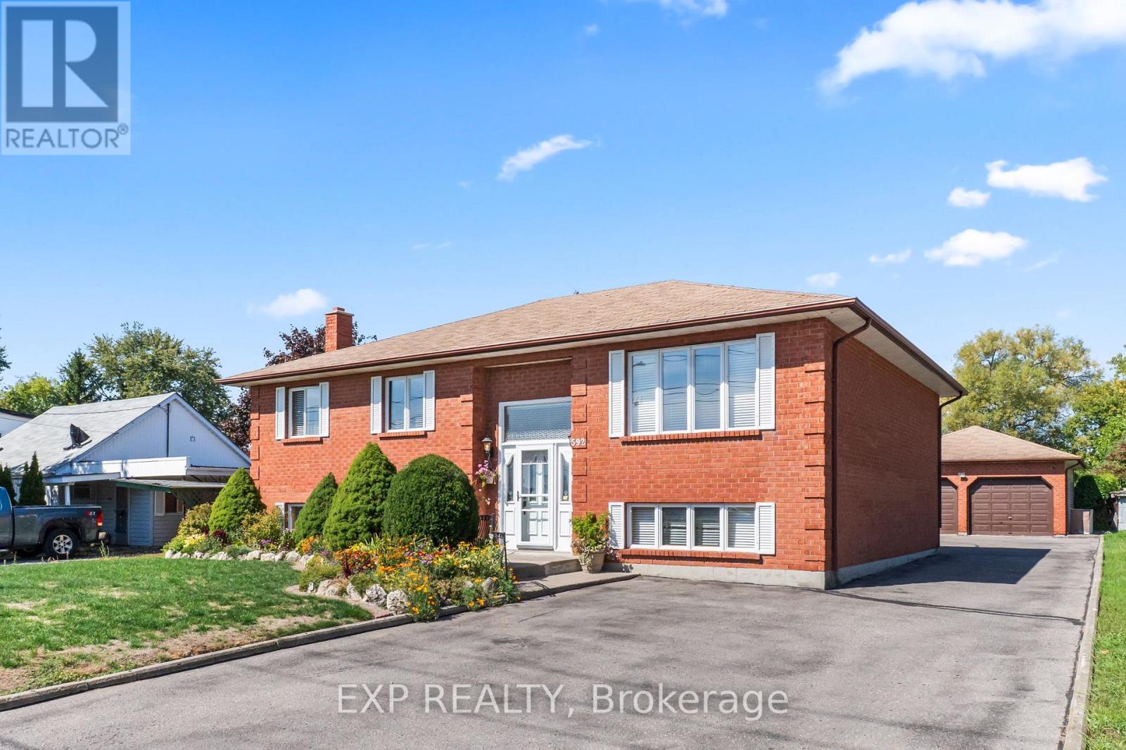 592 Taunton Road W, Oshawa, Ontario  L1H 7K4 - Photo 1 - E12411643