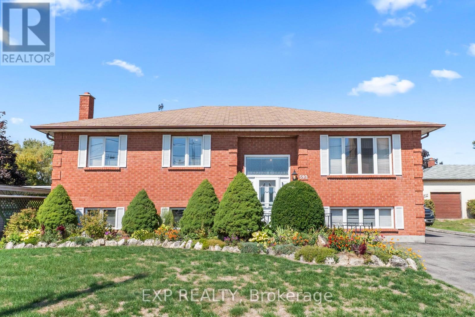 592 Taunton Road W, Oshawa, Ontario  L1H 7K4 - Photo 2 - E12411643