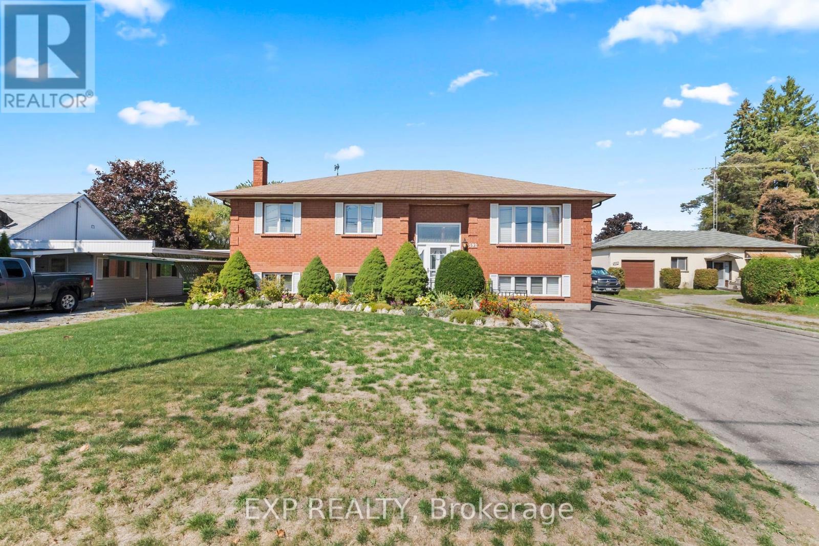 592 Taunton Road W, Oshawa, Ontario  L1H 7K4 - Photo 3 - E12411643