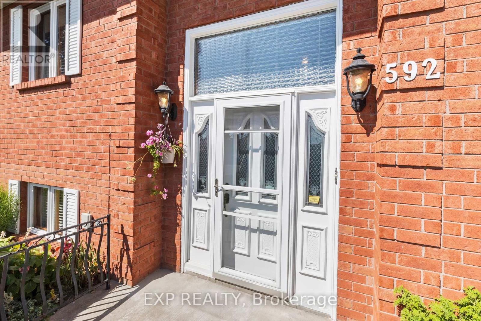 592 Taunton Road W, Oshawa, Ontario  L1H 7K4 - Photo 4 - E12411643
