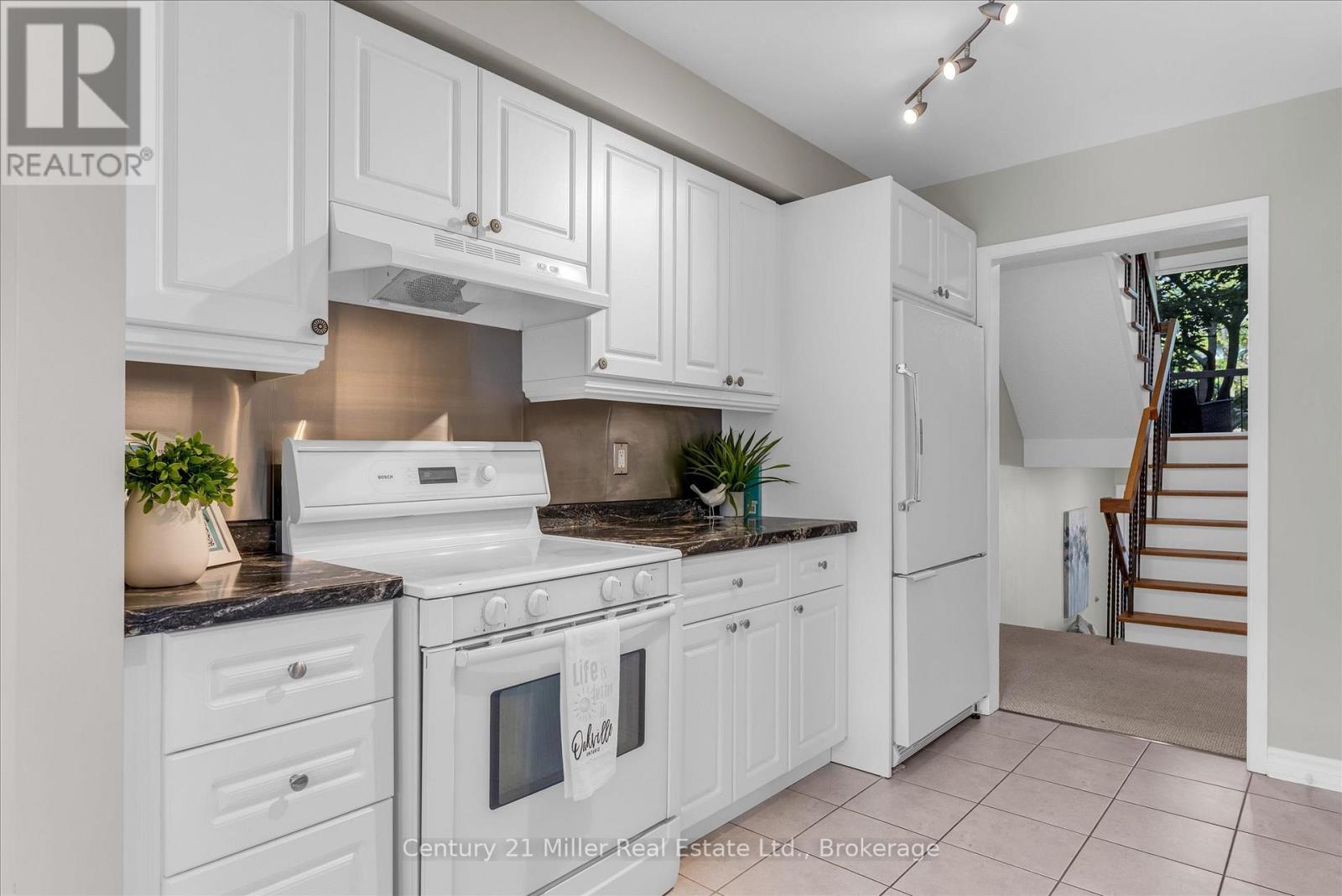 19 - 1310 Hampton Street, Oakville, Ontario  L6H 2S6 - Photo 6 - W12262456