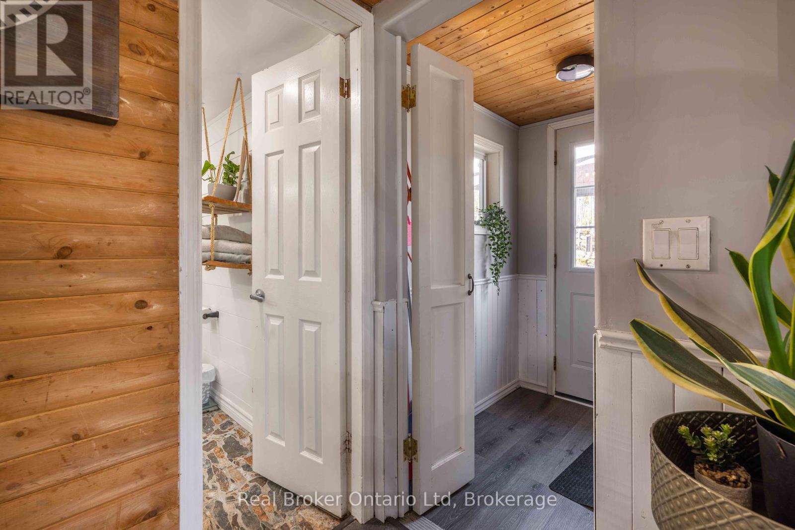 12 7th Avenue, South Bruce Peninsula, Ontario  N0H 2T0 - Photo 10 - X12411502
