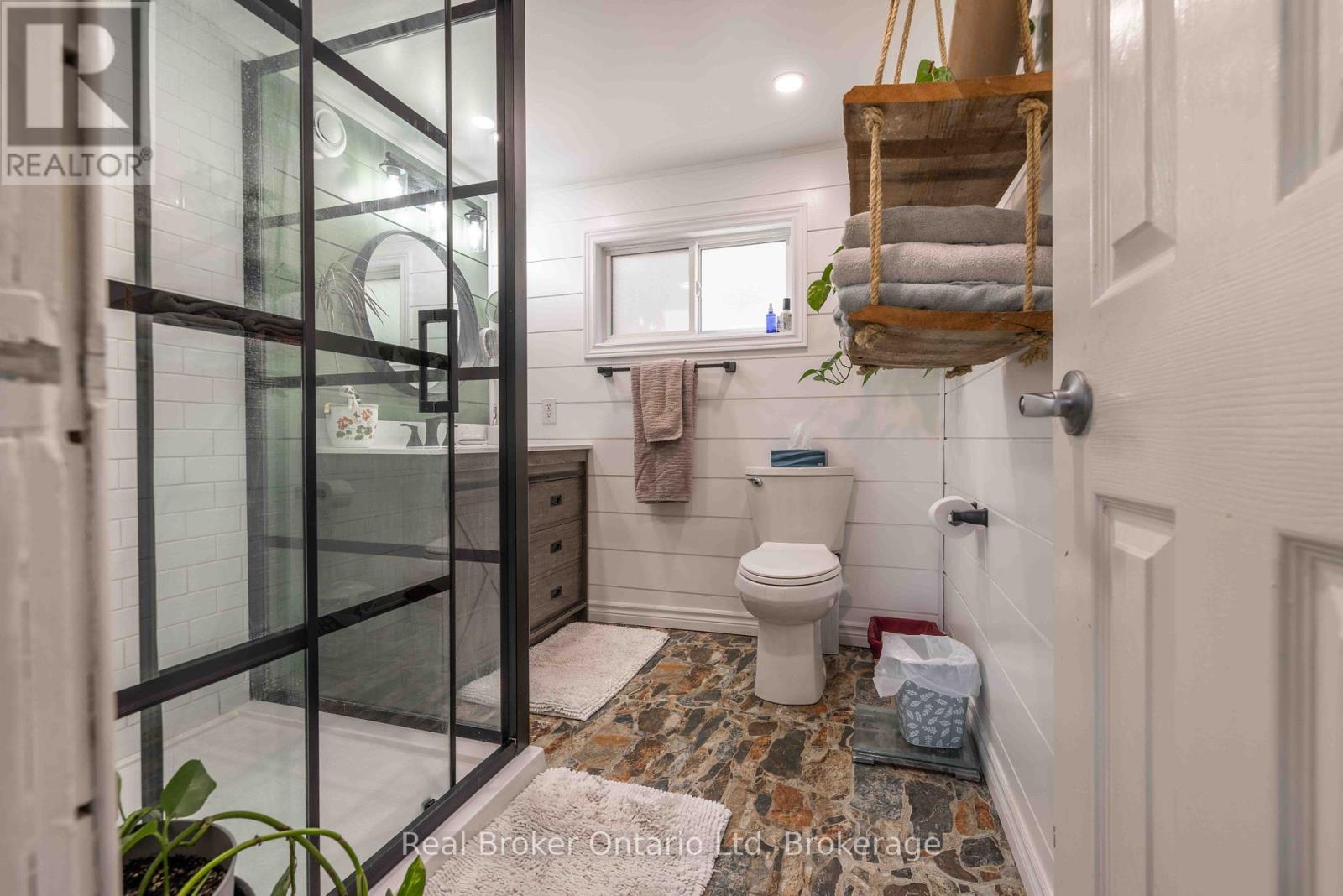 12 7th Avenue, South Bruce Peninsula, Ontario  N0H 2T0 - Photo 11 - X12411502