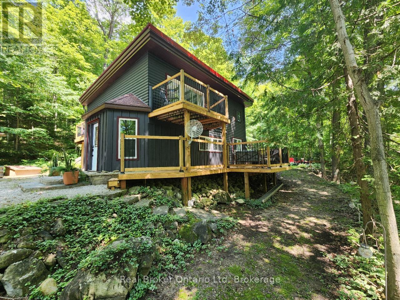 12 7th Avenue, South Bruce Peninsula, Ontario  N0H 2T0 - Photo 2 - X12411502