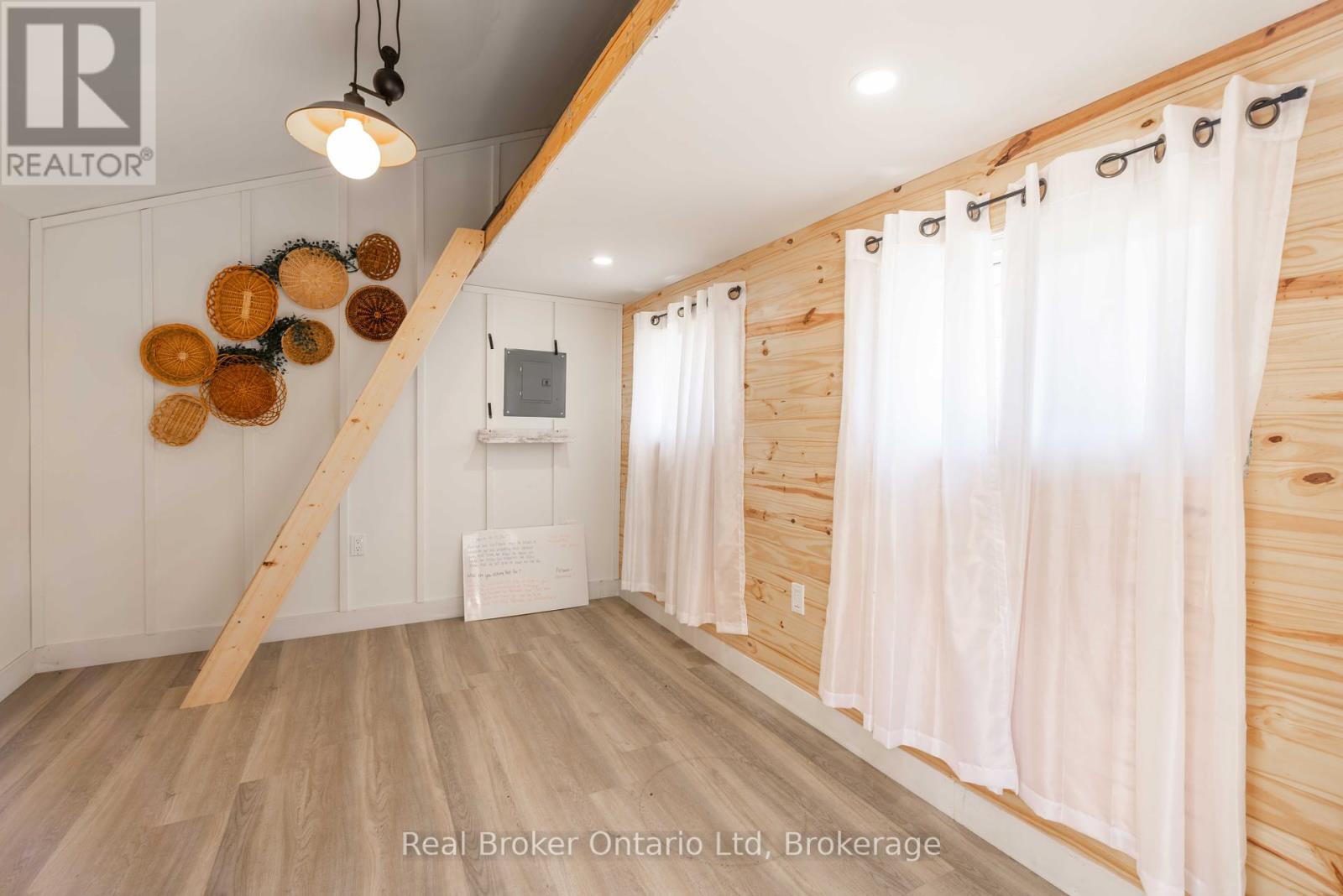 12 7th Avenue, South Bruce Peninsula, Ontario  N0H 2T0 - Photo 22 - X12411502
