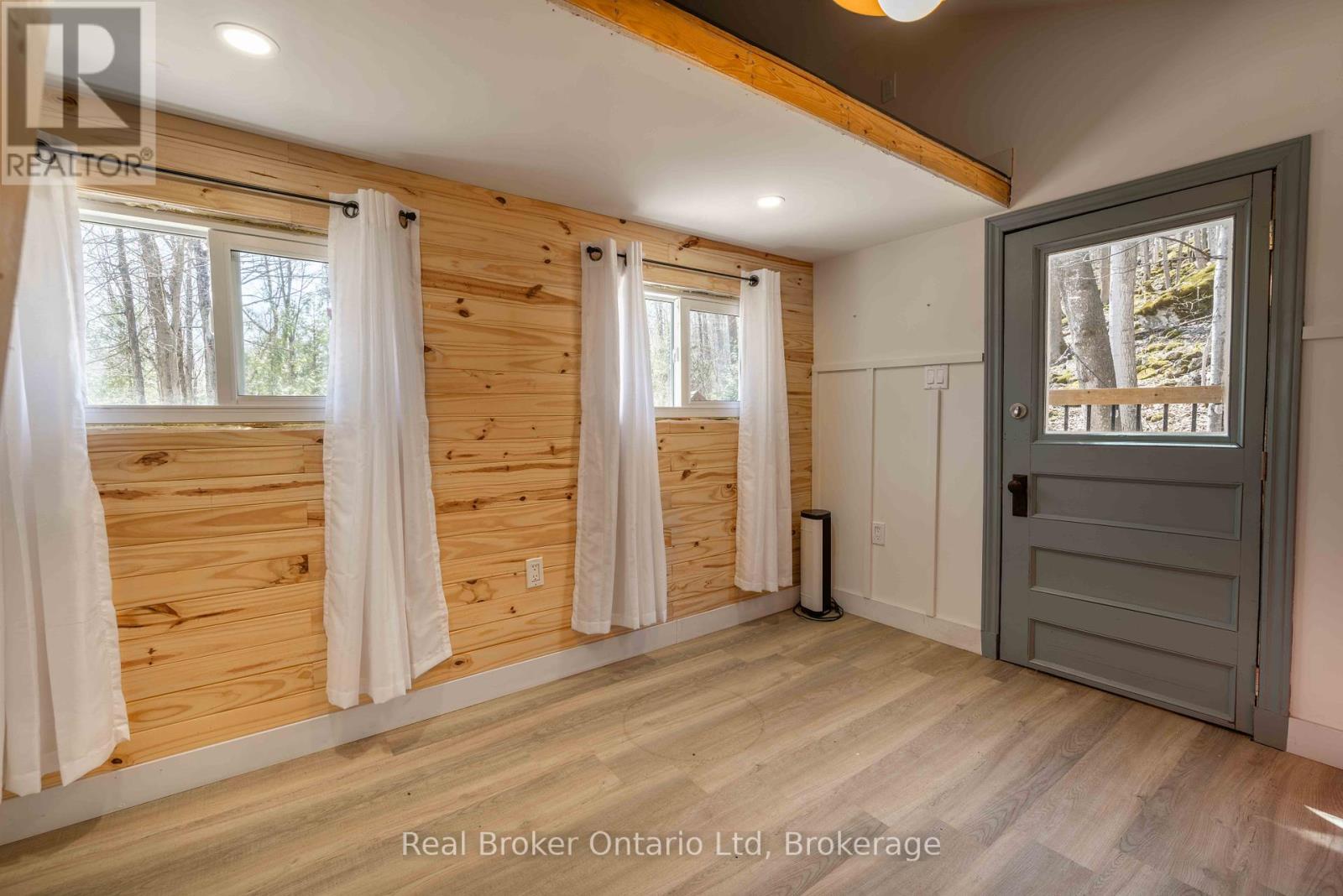 12 7th Avenue, South Bruce Peninsula, Ontario  N0H 2T0 - Photo 23 - X12411502