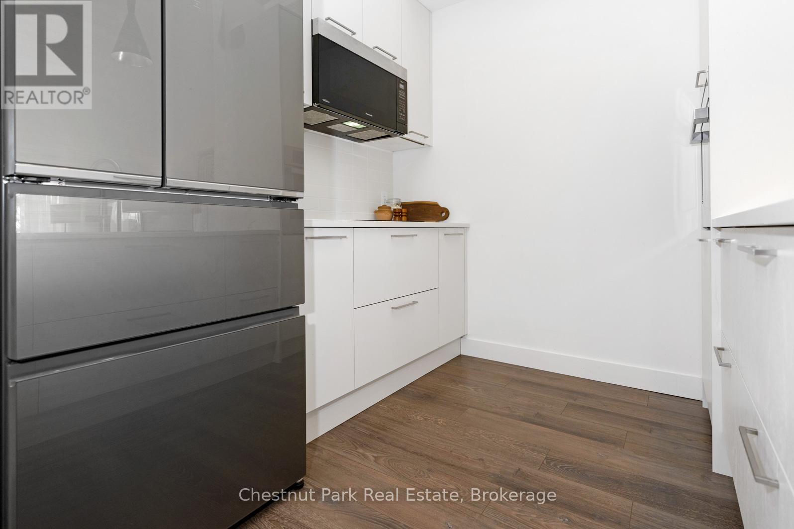 205 - 13 Beausoleil Lane, Blue Mountains, Ontario  L9Y 2X5 - Photo 6 - X12411516