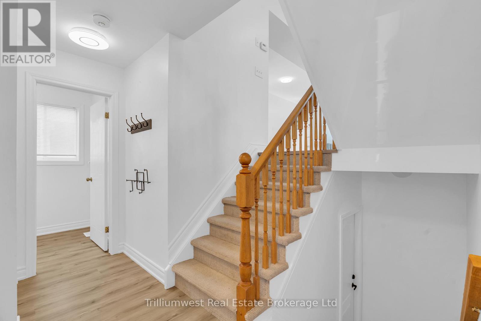 12 Mccurdy Road, Guelph (Kortright West), Ontario  N1G 4Y6 - Photo 4 - X12411557