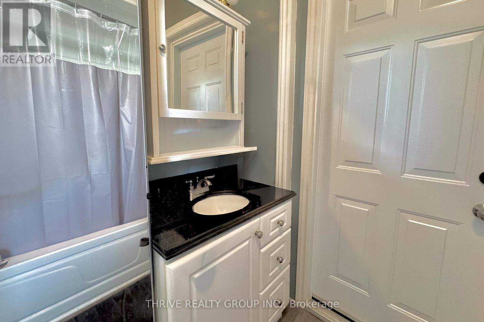 Upper - 26 Victor Street, London South, Ontario  N6C 1B7 - Photo 12 - X12411548