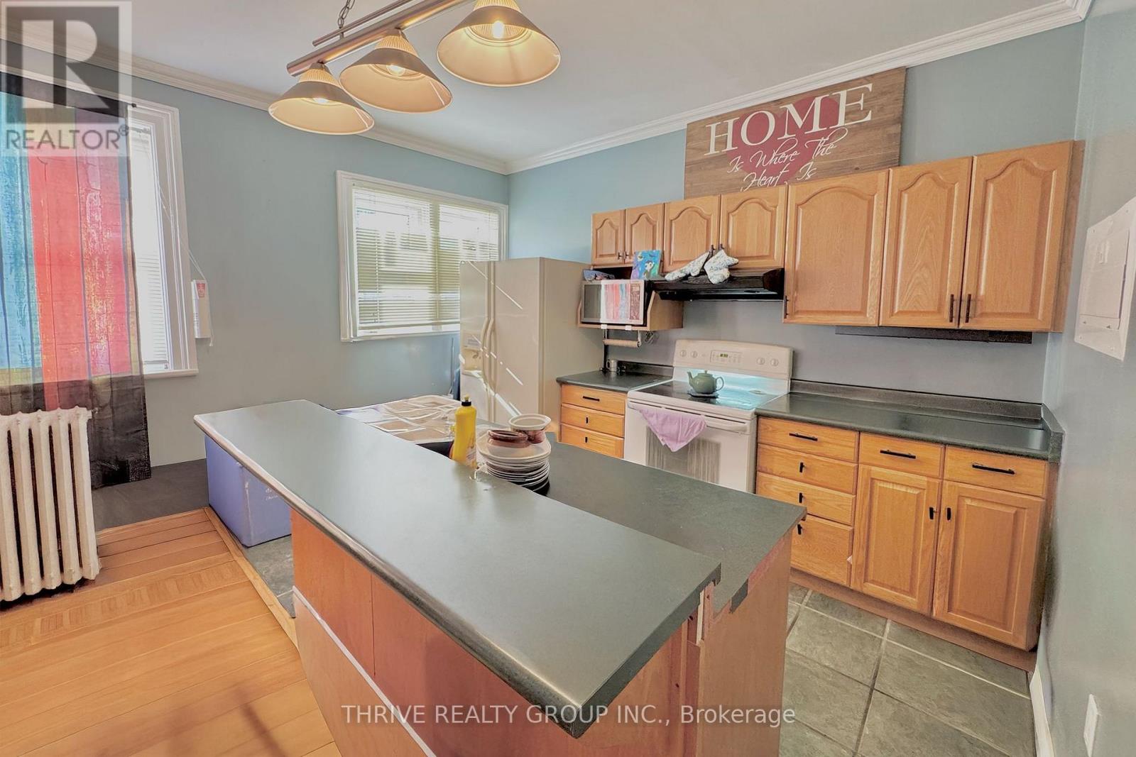 Upper - 26 Victor Street, London South, Ontario  N6C 1B7 - Photo 3 - X12411548