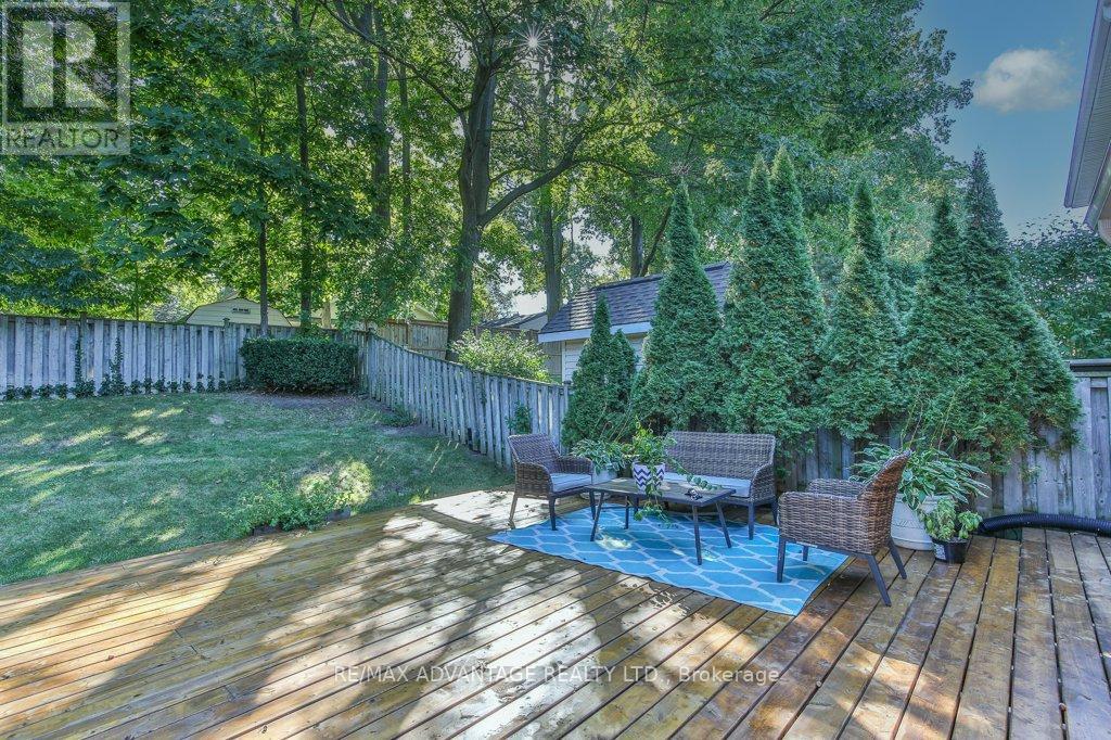 70 Fairlane Road, London South, Ontario  N6K 3E4 - Photo 44 - X12411585