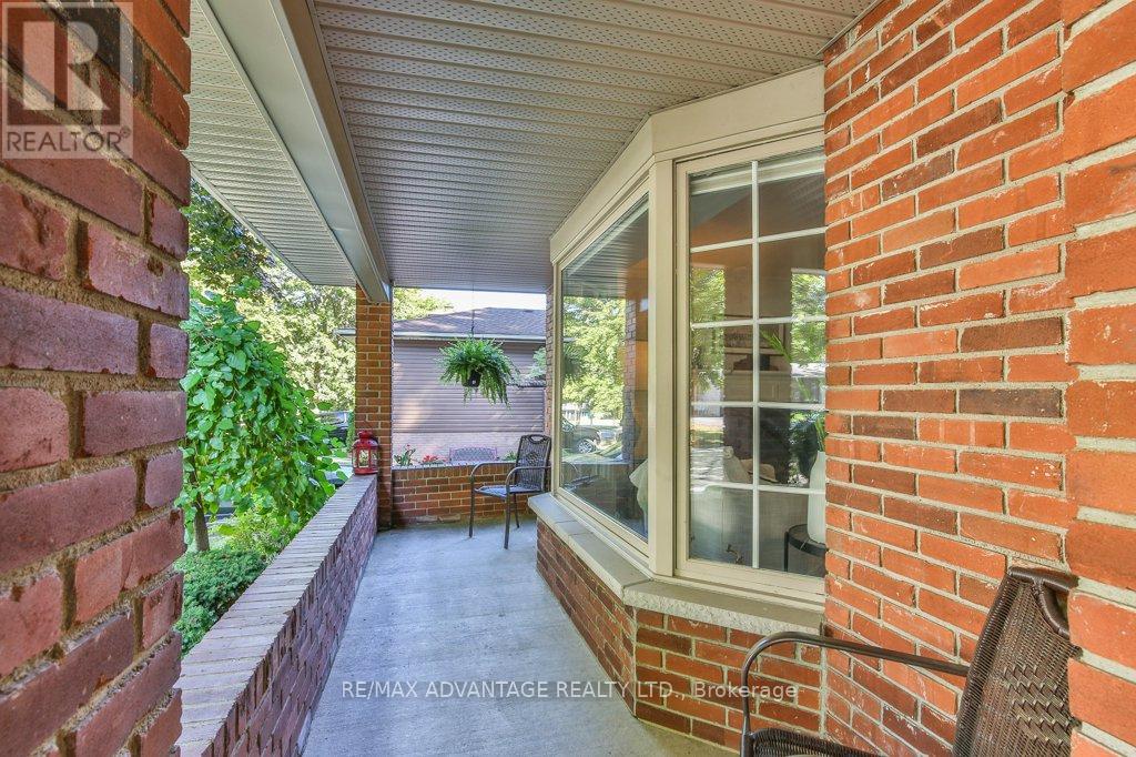 70 Fairlane Road, London South, Ontario  N6K 3E4 - Photo 6 - X12411585