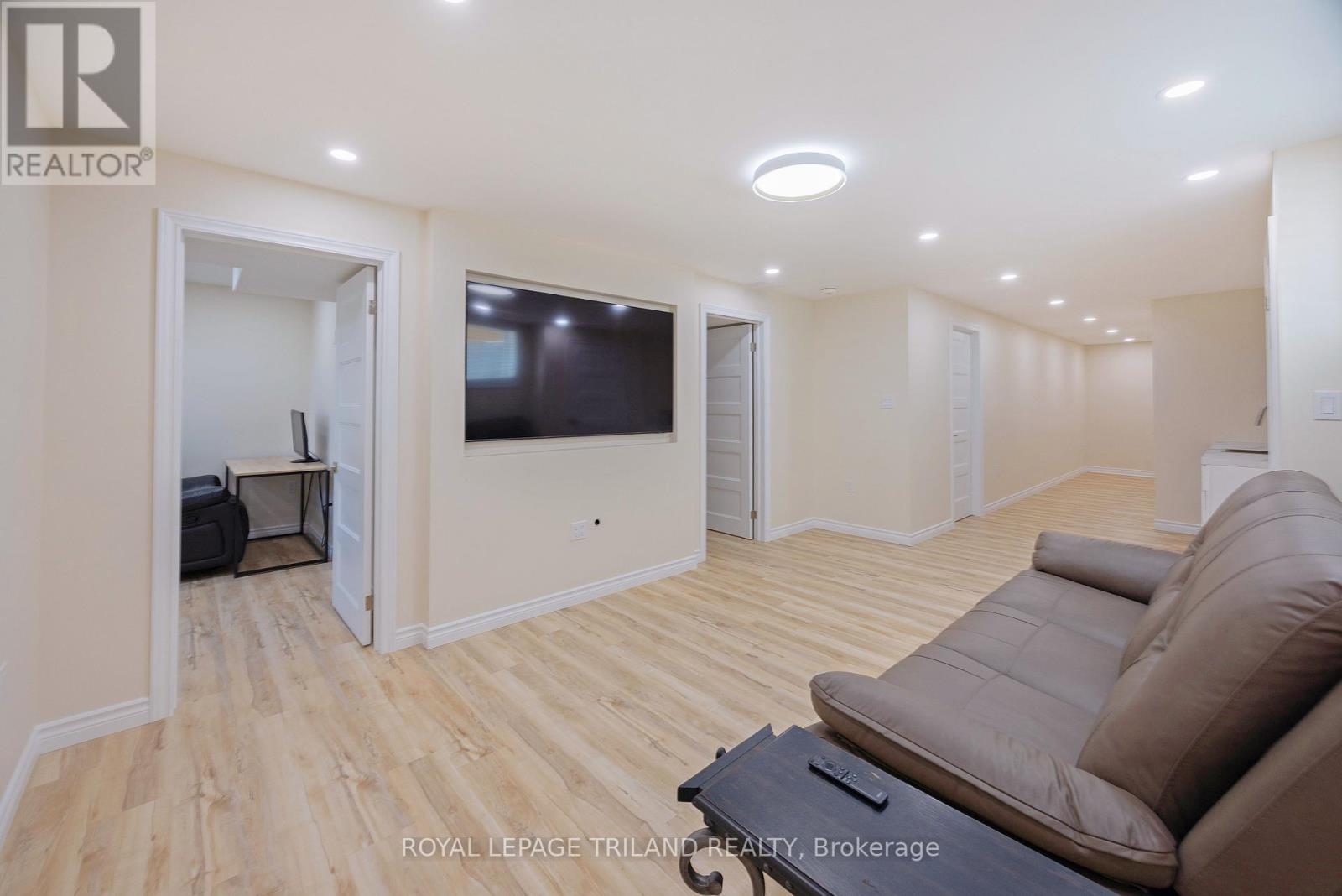 2467 Irish Moss Road, London South (South U), Ontario  N6M 0A2 - Photo 28 - X12411669