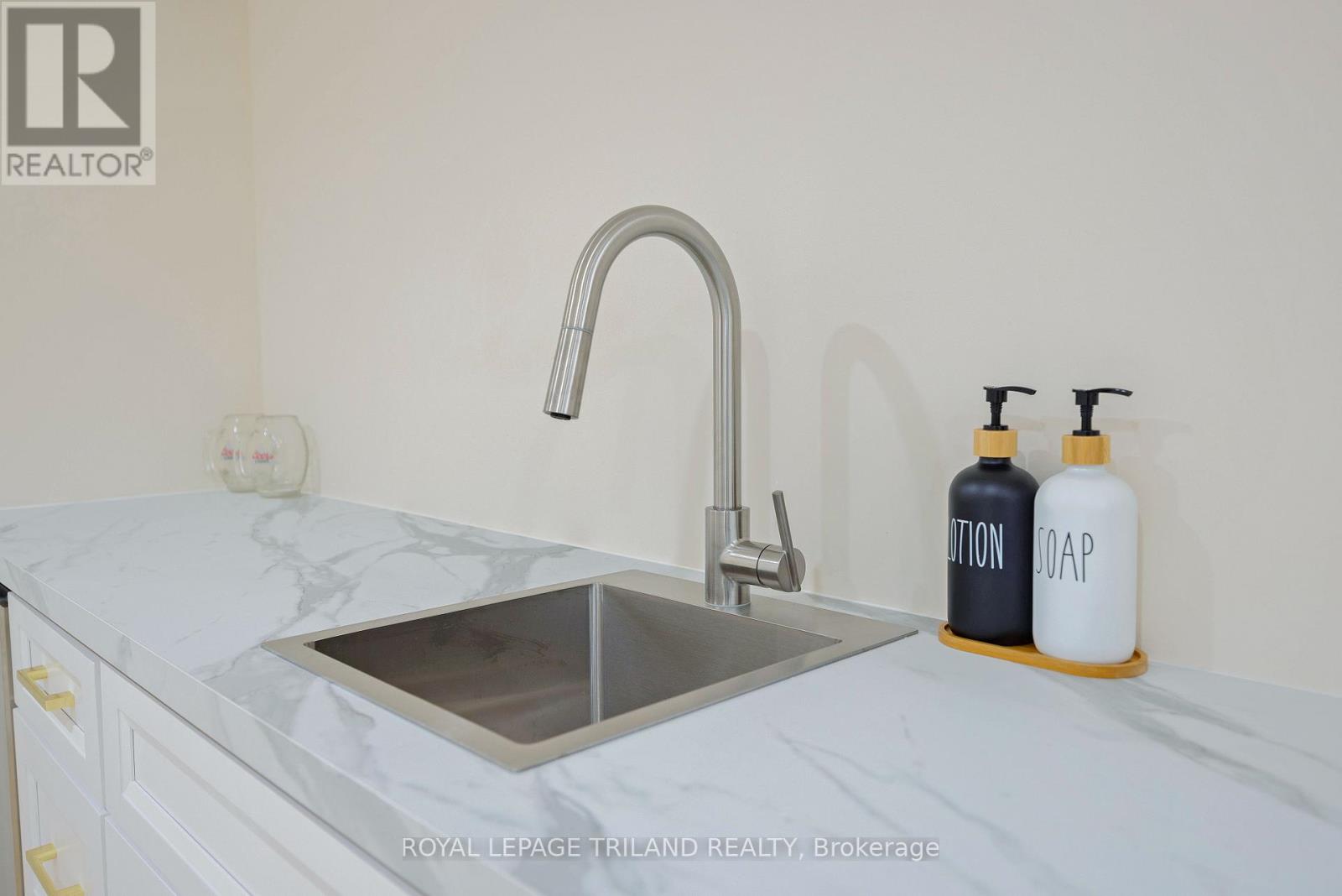 2467 Irish Moss Road, London South (South U), Ontario  N6M 0A2 - Photo 32 - X12411669
