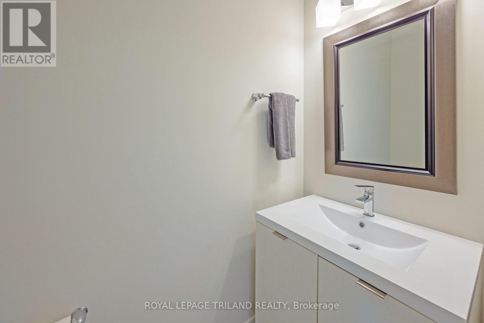 2467 Irish Moss Road, London South (South U), Ontario  N6M 0A2 - Photo 5 - X12411669