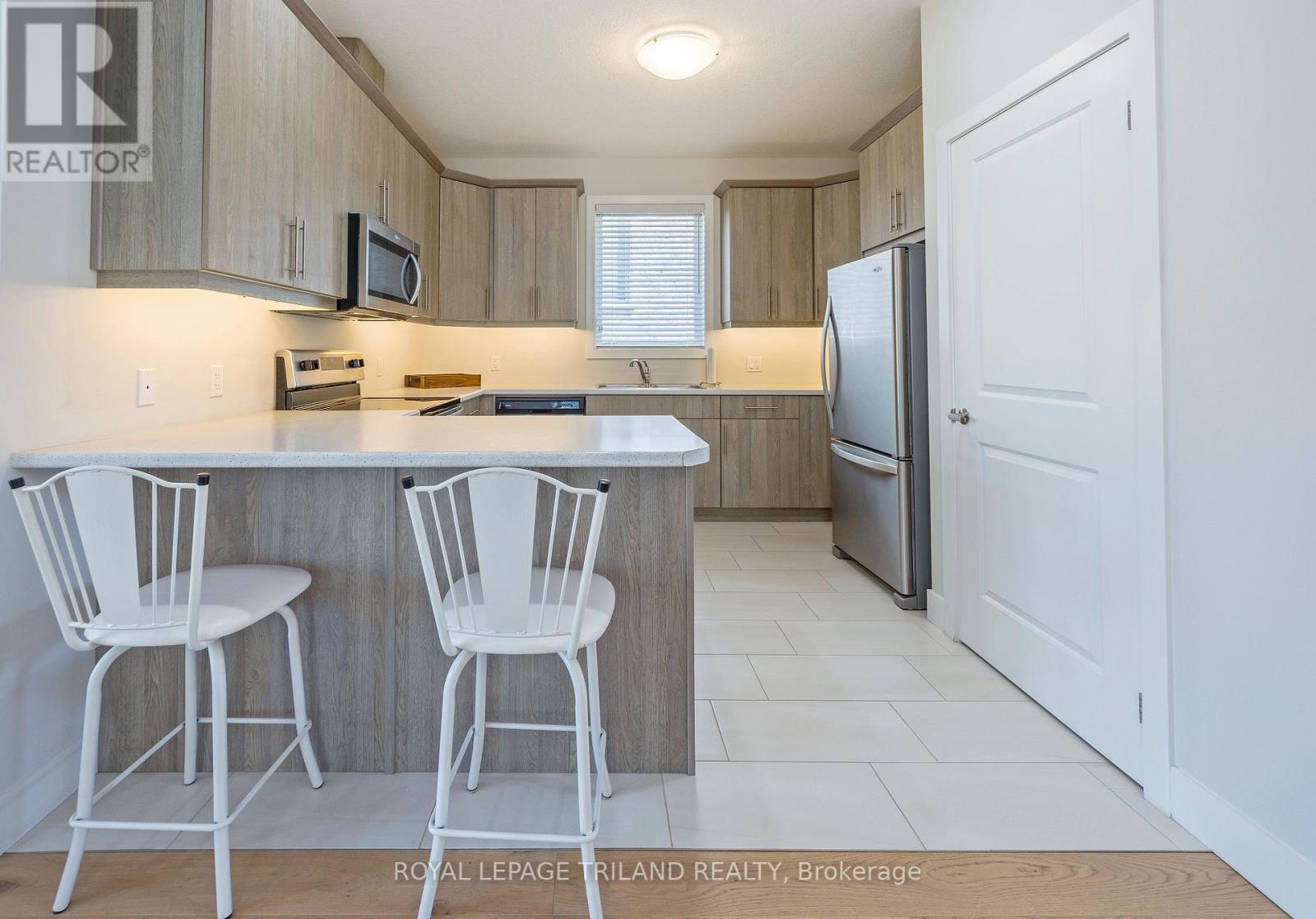 2467 Irish Moss Road, London South (South U), Ontario  N6M 0A2 - Photo 9 - X12411669
